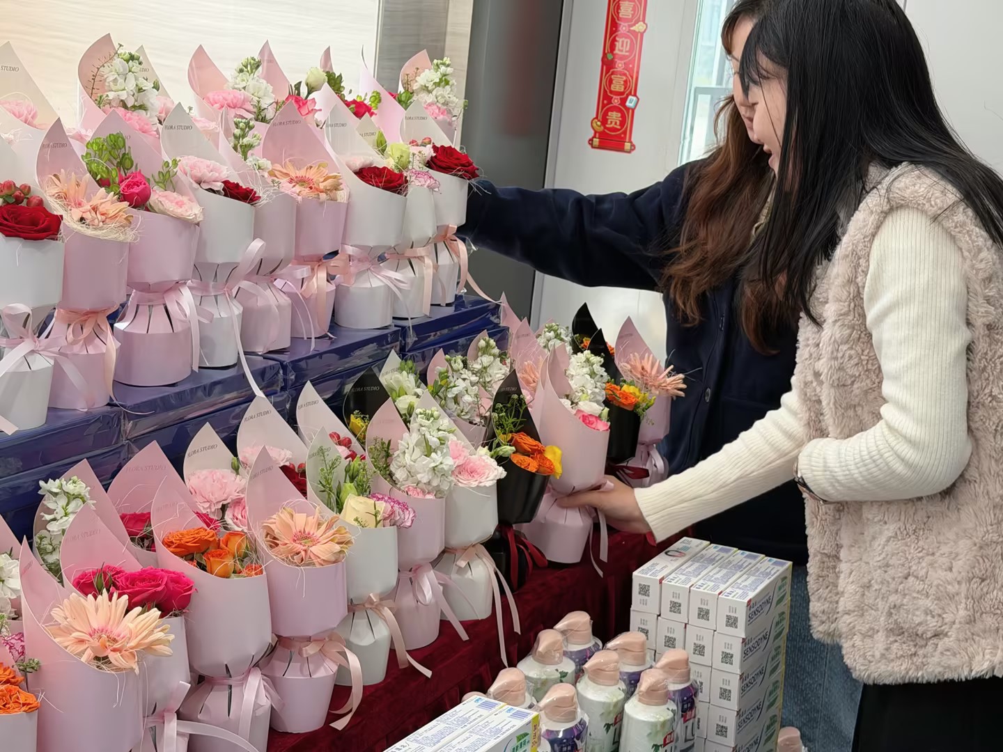 春风如你，熠熠芳华 | 广纳康赛“三八”妇女节暖心派送